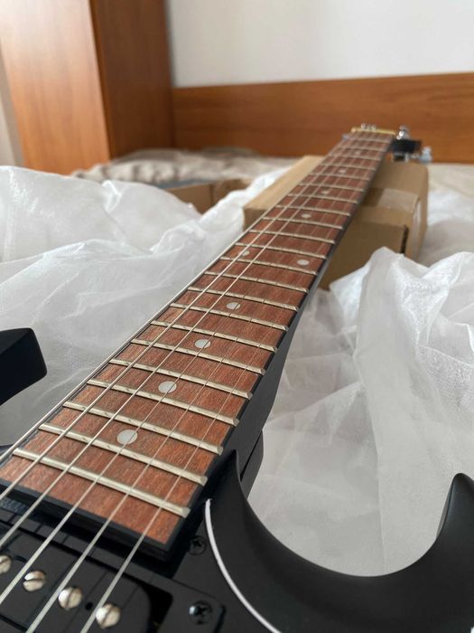 Epiphone SG Special Satin E1, Worn Ebony + Suport Chitara