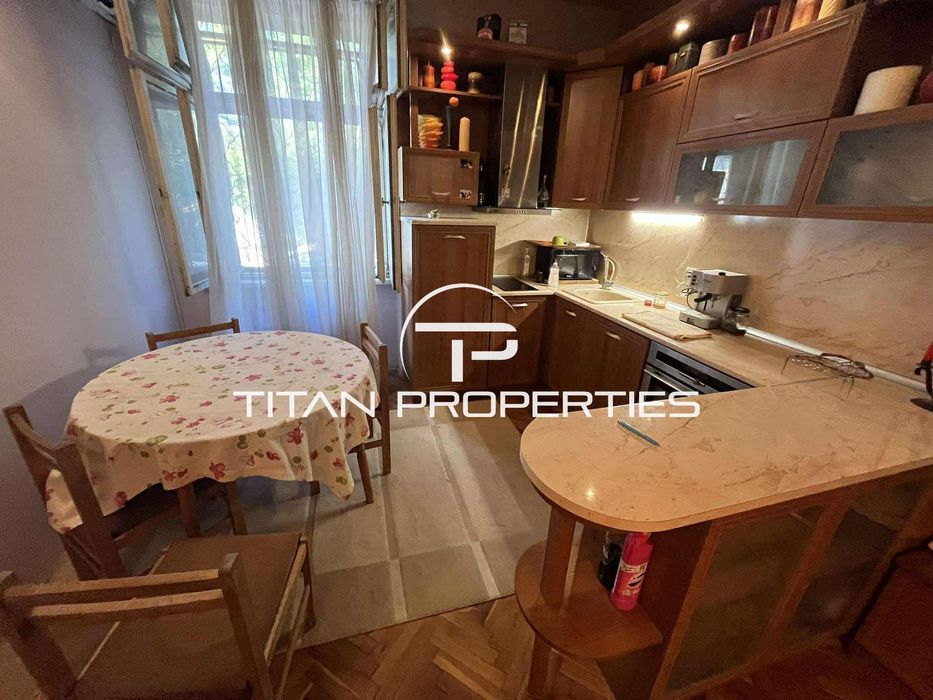 Дава се под наем Тристаен апартамент в Варна, Колхозен пазар - 87 кв.м за 511 € - Снимка #1