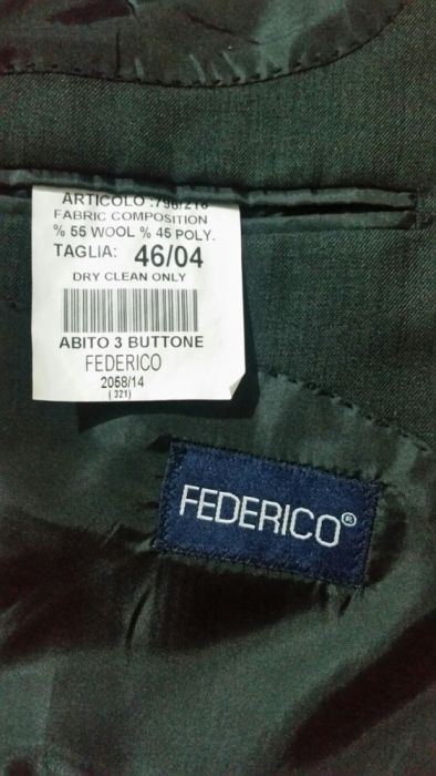 Костюм мужской продам.