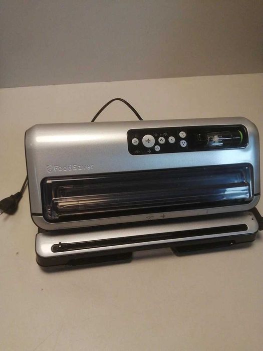 Уред за вакуумиране на храна FoodSaver FFS006X