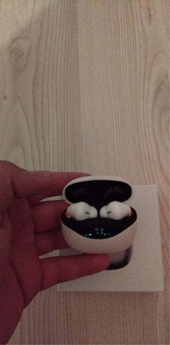 Casti wirles earbuds