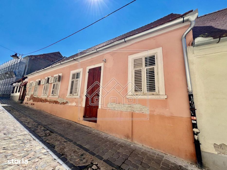 Casa de vanzare - 4 camere, 130 mp - Centrul Istoric