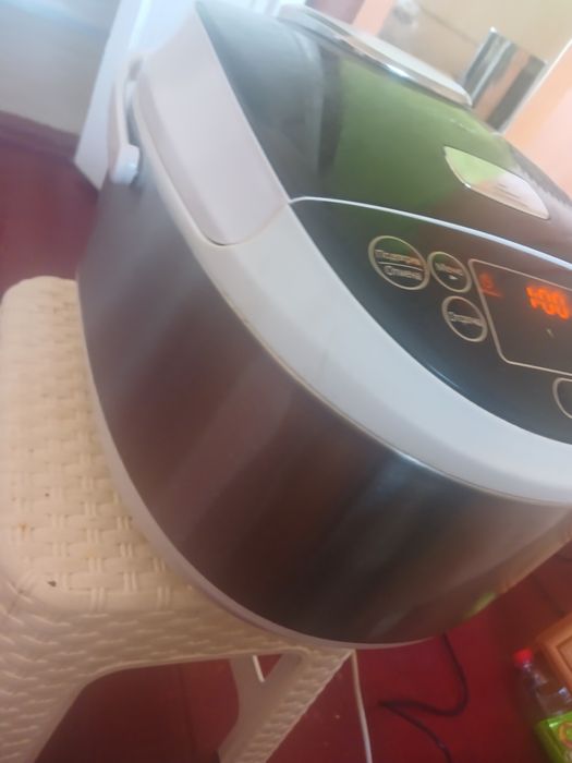 Продаётся мультиварка Bene.