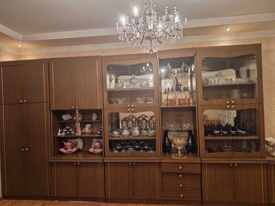 Продаём стенку с посудой