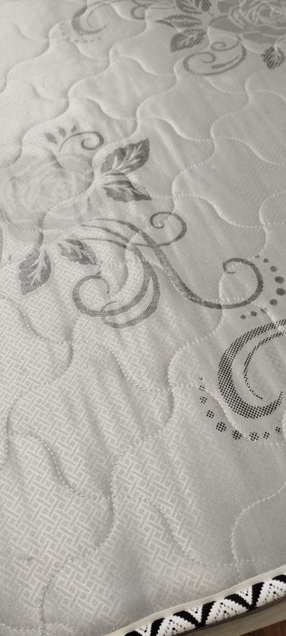 Продам матрас 1.4 м