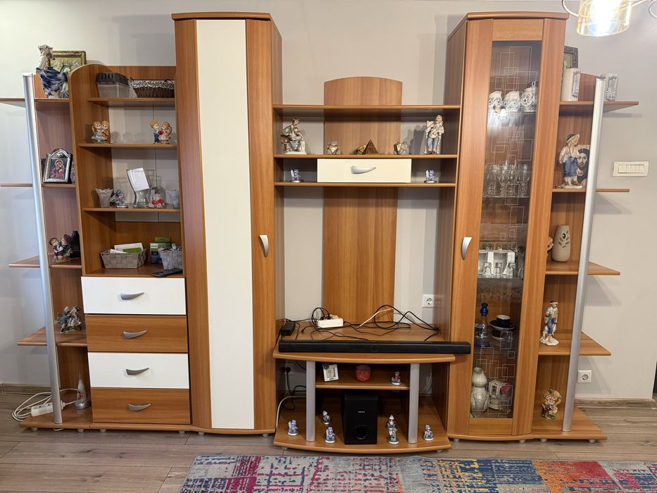 Vand biblioteca in stare perfecta de buna