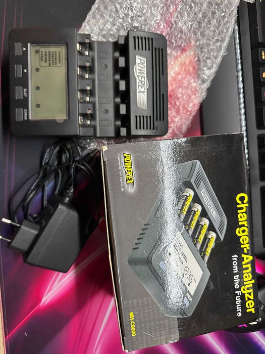 Charger analyzer/incarcator acumulatori Maha Powerex MH-C9000