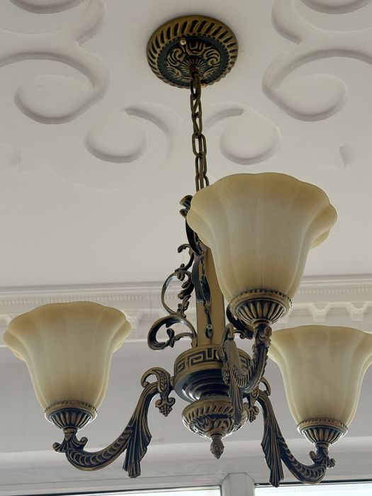 Продается люстри буу