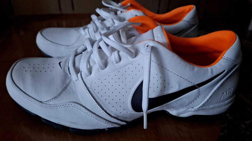 Спортни обувки NIKE