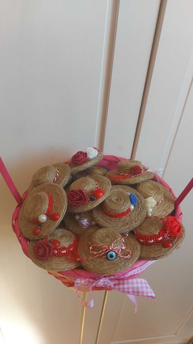 Pălăriuțe din iută cu magnet , decorate (mărțișor) handmade