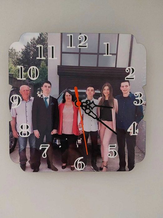 Часовник MDF с ваша снимка и надпис по избор