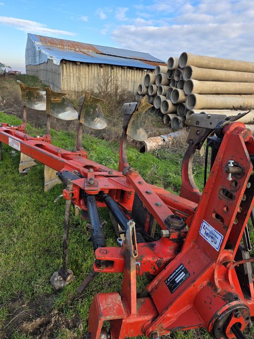 Vând plug Vario Gregoire Besson 5 brazde