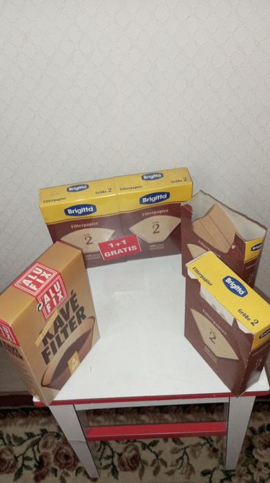 Aparat pentru cafea și ceai cu filtru de hîrtie.