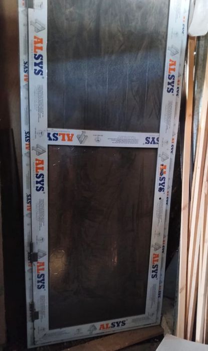 Дверь из алюминия