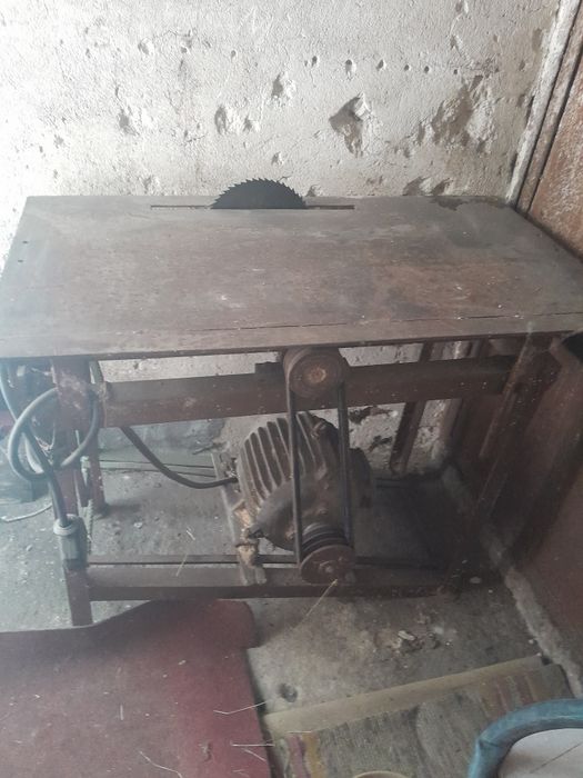 Продавам цинколяр за дърва на трифазен ток и компресор на същата цена