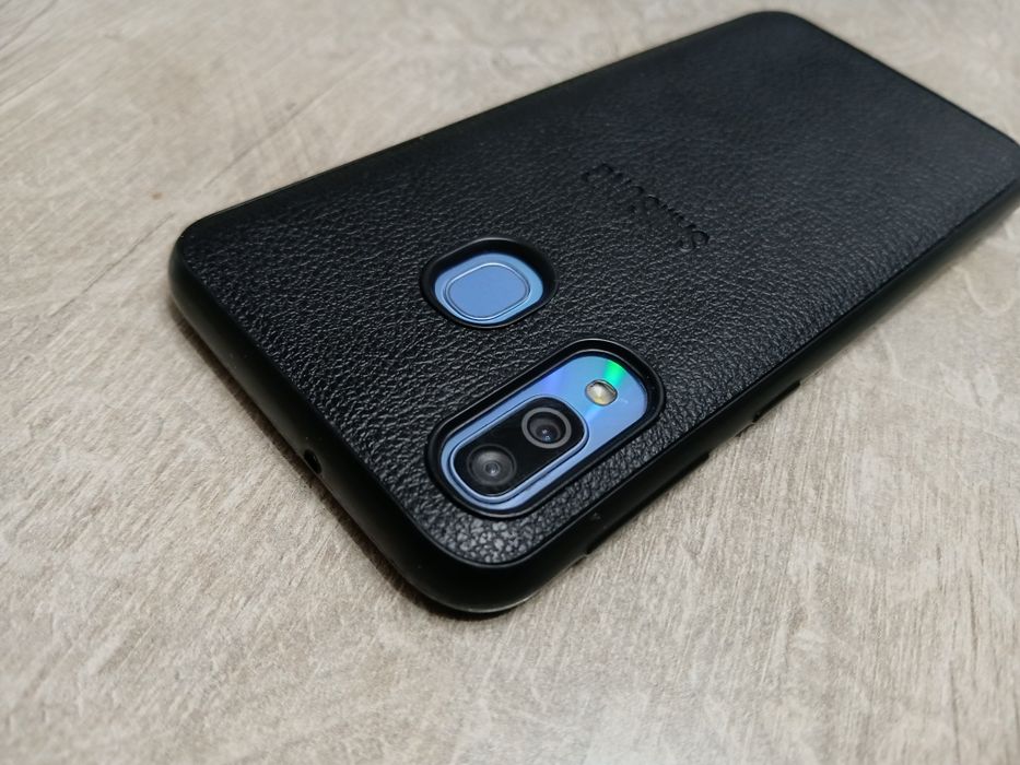 Самсунг А40 в идеале мощный смартфон