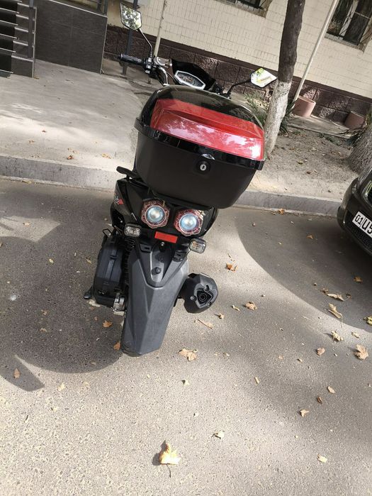 Skuter srochna arzon sotiladi