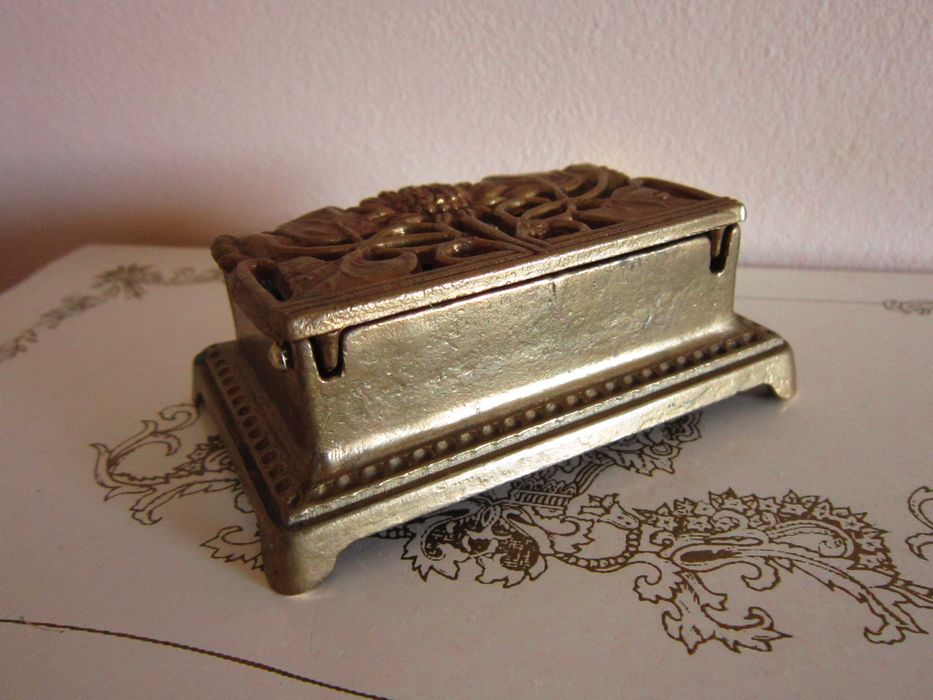 cadou rar cutie bijuterii mica bronz masiv Art Nouveau Germany1970