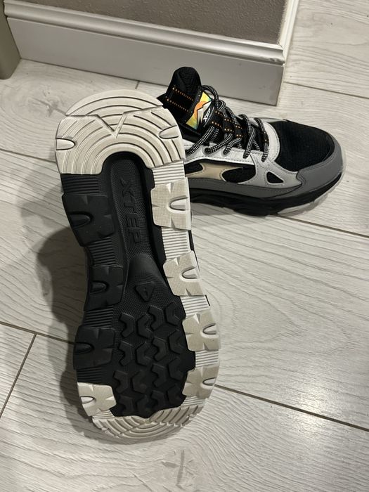 Кроссовки xtep.