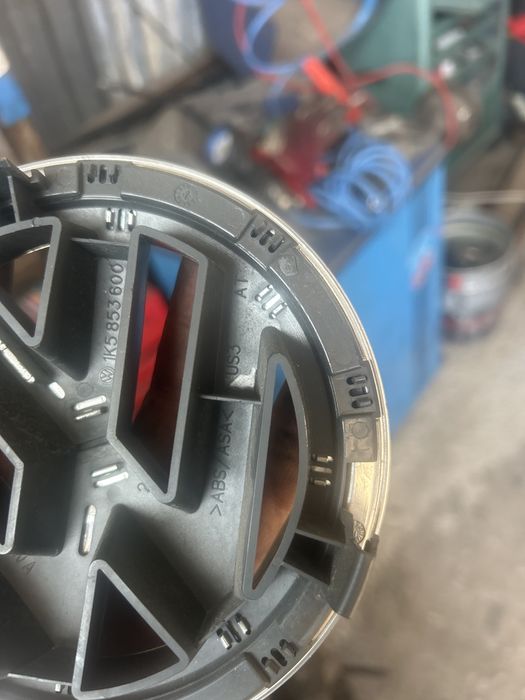 Емблема VW Passat 6