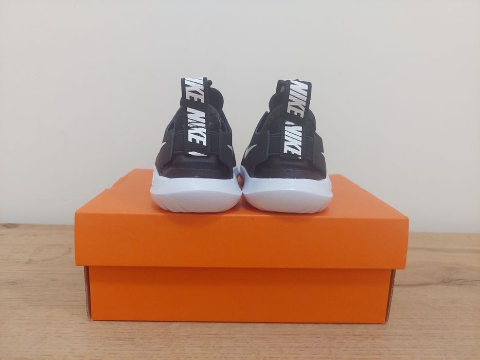 Чисто нови маратонки Nike Flex Runner