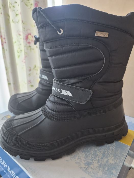 Продавам Ботуши Trespass