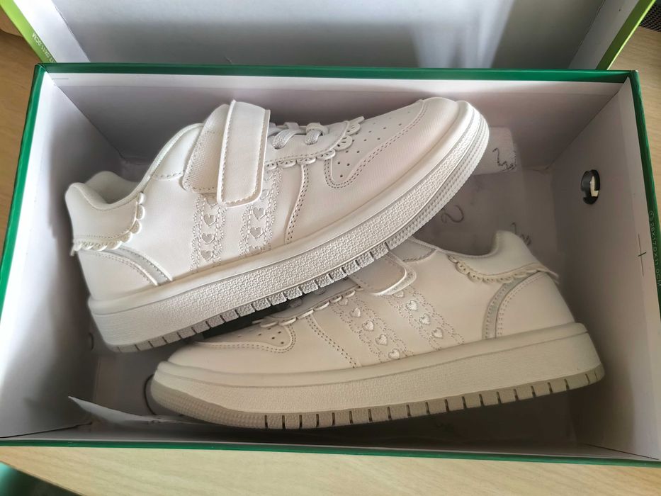 Кроссовки на липучках