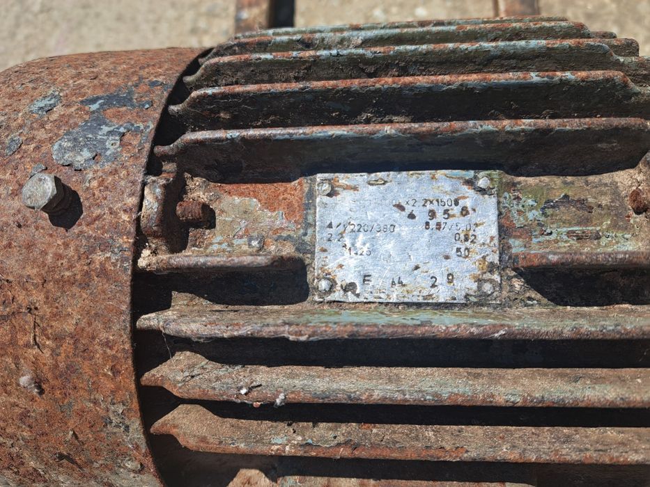Motor electric 220 * 380 Va + bonus motor  mai mic