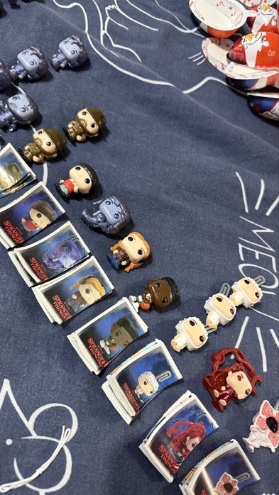 Продам фигурки Kinder Joy ОСД  Stranger things Очень странные дела