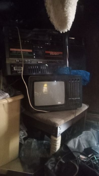 Магеитофон шарп и  телевизор