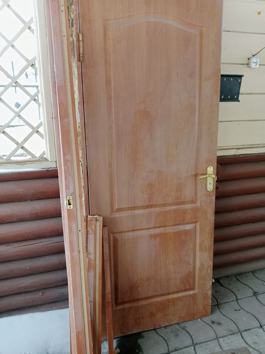 Продам межкомнатную дверь