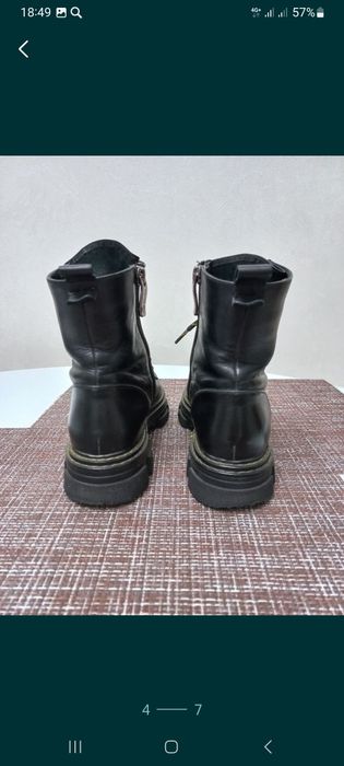 Продам женские ботинки