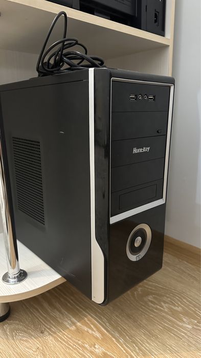 монитор LG, процессор HuntKey, клавиатура Genius