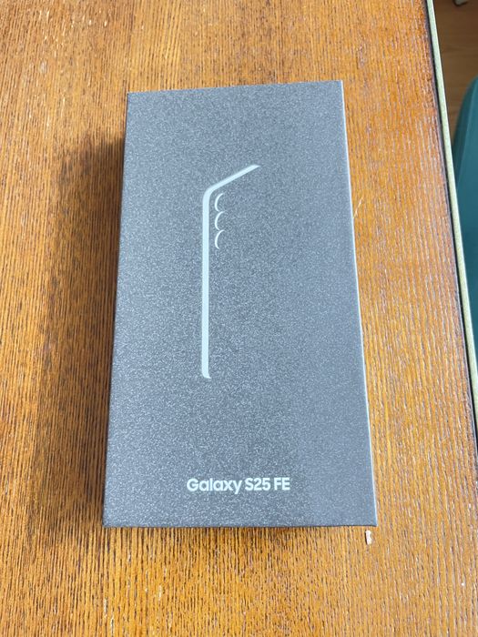 Телефон Samsung S25 FE , чисто нов!