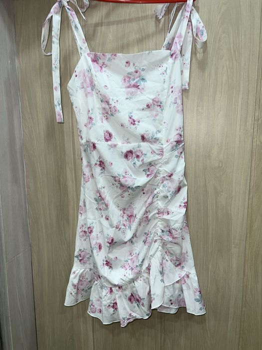 летнее платье с принтом цветочков