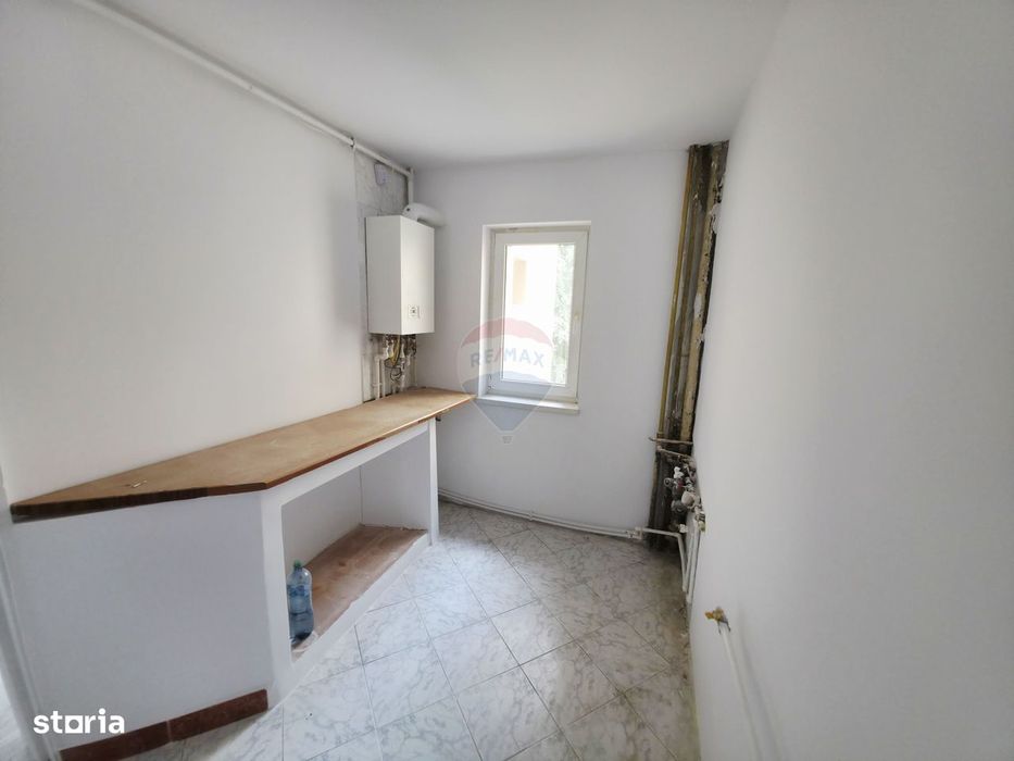 Apartament cu 3 camere de vânzare în zona Maratei