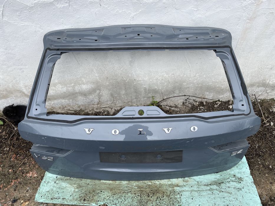 Заден капак багажник за Volvo V60 B4 Kombi Волно В60 Б4  2022г- 2бр