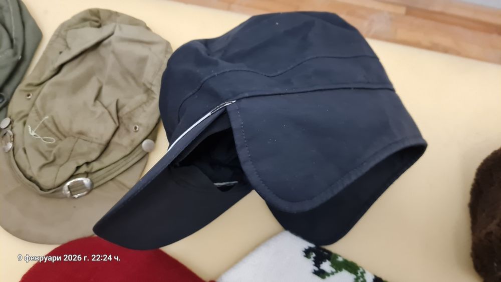 Стар милиционерски шинел , ушанка, шапки