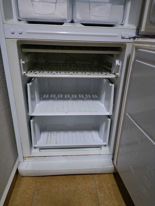 Холодильник Indesit