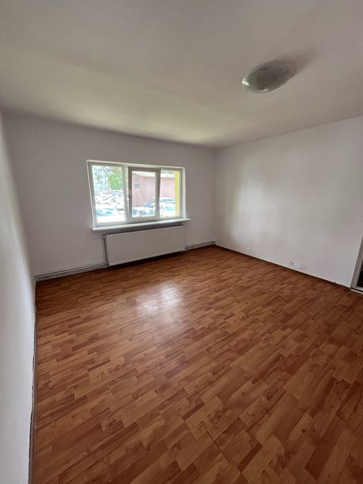 Apartament 2 camere zona Sara
