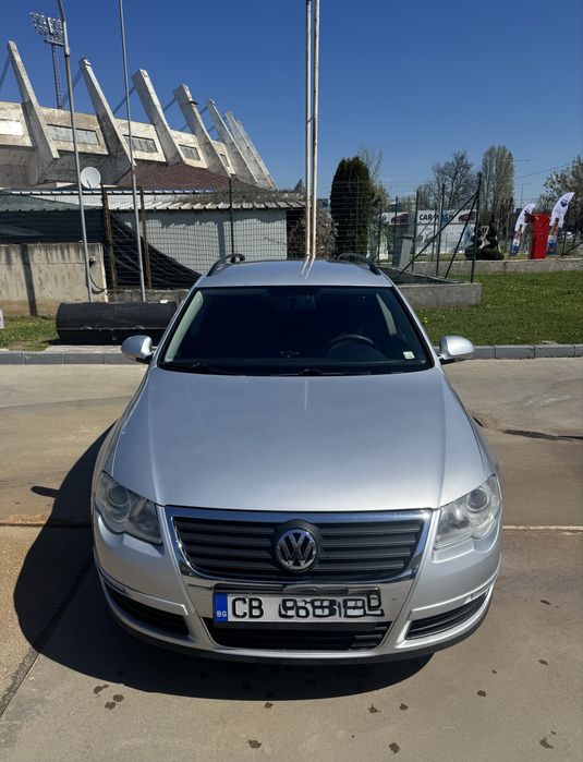VW Pasat комби -напълно обслужена и с платени преглед , гражданска и винетка