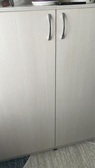 Шкаф двухдверный не высокиц