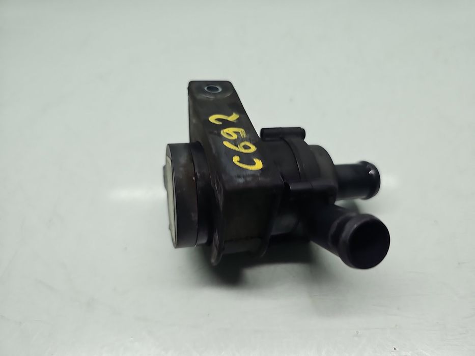 Pompa recirculare apa Volkswagen Golf 6 (5K1) [Fabr 2009-2013] 1K09655