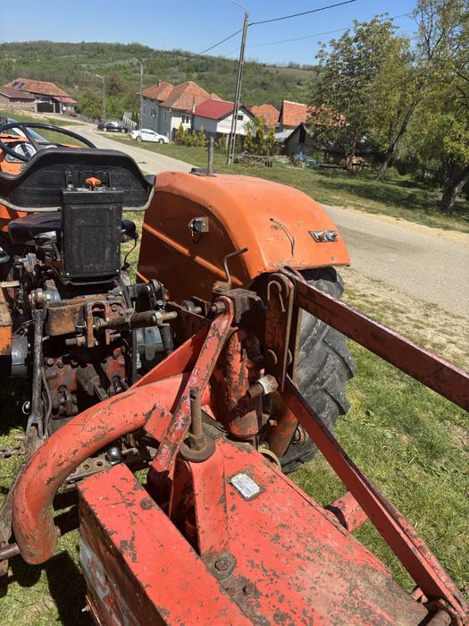 Vand tractor fiat 640 cu cositoare si grebla