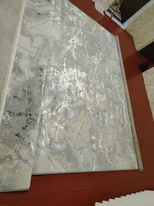 Xonadoningiz uchun ajoyib sifatli tovlanuvchan gilamlar.