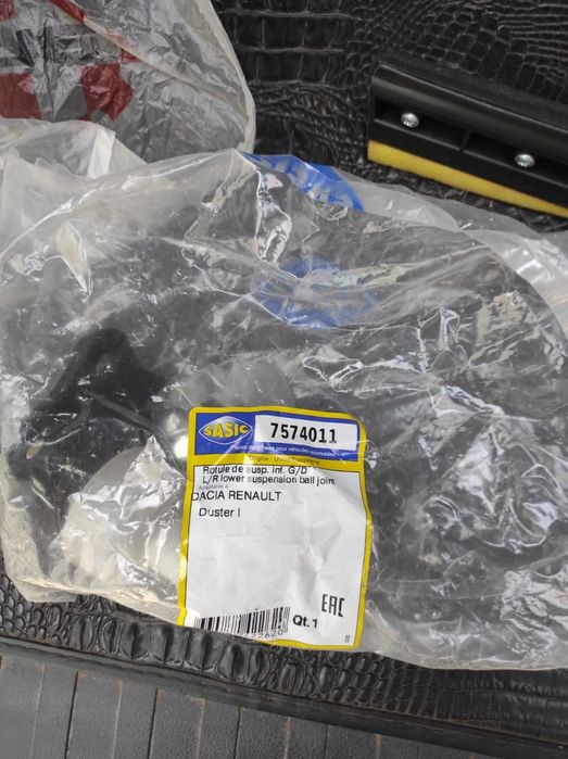 Продам шаровые левая и правая Рено Дастер