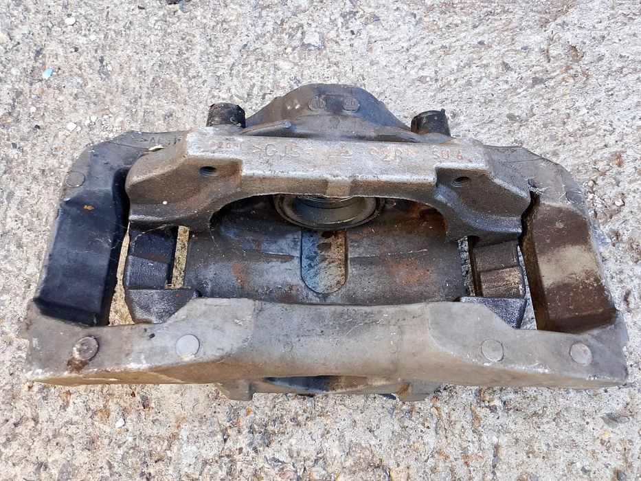 BMW F10 F11 БМВ Ф10 Ф11 предни спирачни апарати спирачен апарат супорт