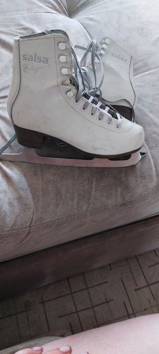 Продам коньки фигурные