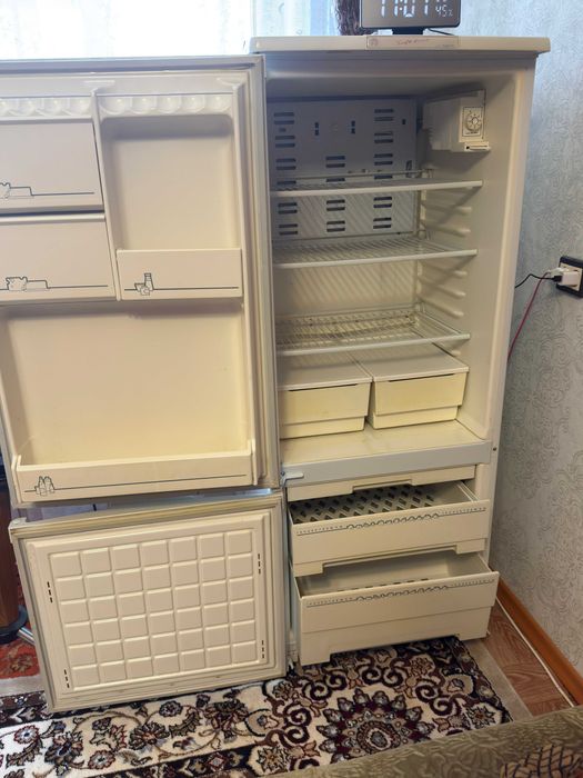 Продам двухкамерный холодильник