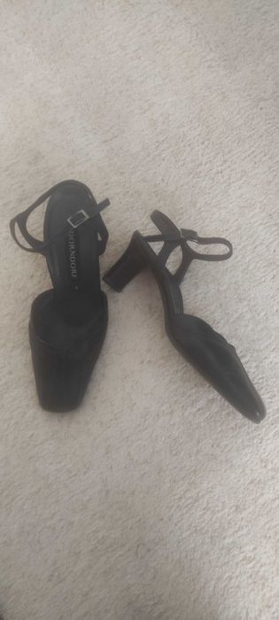 Елегантни дамски сандали с отворена пета. Естествена кожа.